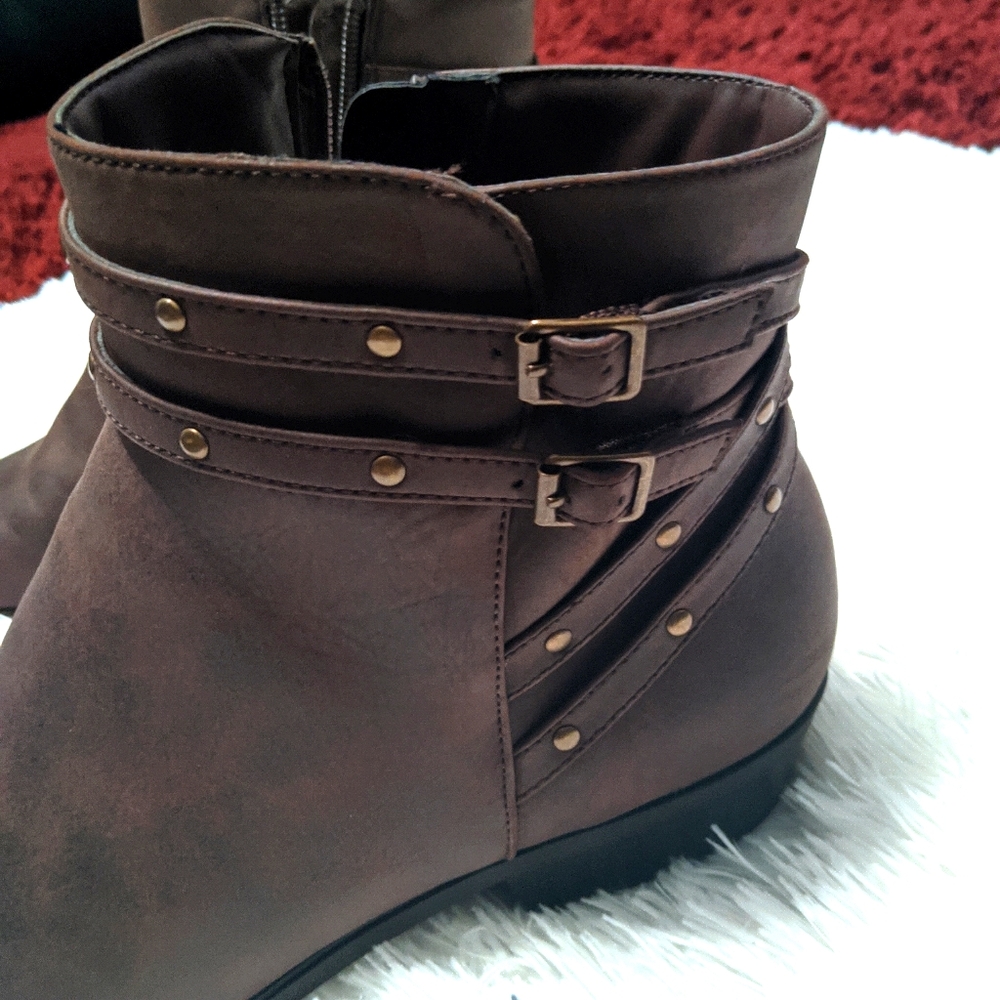 CHAPS low boots